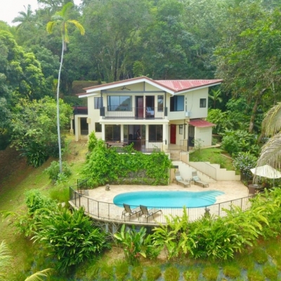 La Rosa Amarilla-Affordable Ocean View 4 bedroom in Ideal Location