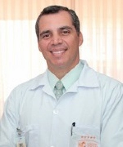 Dr Hernando Valverde
